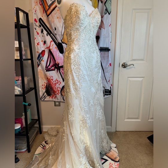 Maggie sottero embellished lace ivory wedding dress - Picture 4 of 11